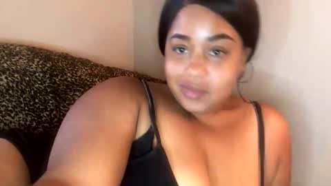 dove_love22 online show from November 9, 2025, 4:27 pm