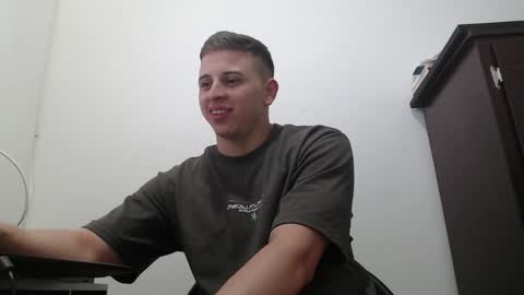 draco_boy2000 online show from September 23, 2025, 9:18 pm