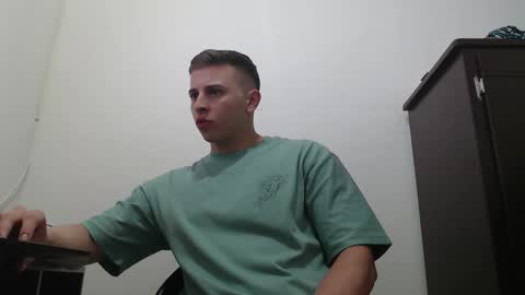 draco_boy2000 online show from October 13, 2025, 9:04 pm