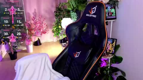 Snapshot of draculaura_ chatting on June 5, 2026, 11:27 am Draculaura online show from June 5, 2026, 11:27 am