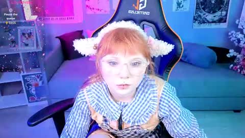 Snapshot of draculaura_ chatting on August 1, 2026, 11:42 am Draculaura online show from August 1, 2026, 11:42 am