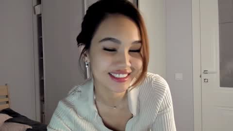 Snapshot of dragon_princesss chatting on December 9, 2024, 3:33 pm Airi online show from December 9, 2024, 3:33 pm