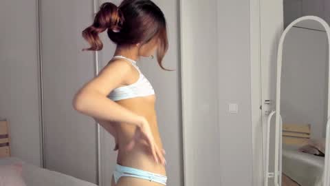 Snapshot of dragon_princesss chatting on December 11, 2024, 3:15 pm Airi online show from December 11, 2024, 3:15 pm