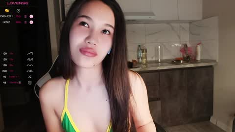 Snapshot of dragon_princesss chatting on April 2, 2026, 1:42 pm Airi online show from April 2, 2026, 1:42 pm