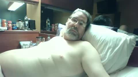 Snapshot of dragonbimale chatting on December 31, 2024, 8:45 pm DragonBiMale online show from December 31, 2024, 8:45 pm