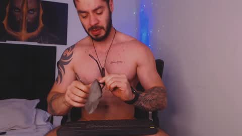 drake_cole11 online show from December 8, 2024, 2:41 pm