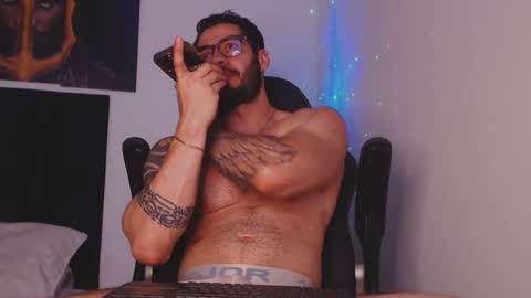 drake_cole11 online show from December 18, 2024, 3:33 pm