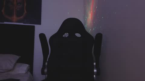 drake_cole11 online show from December 23, 2024, 2:50 pm