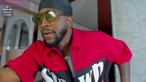 Snapshot of drake_nassir4 chatting on November 15, 2025, 2:24 pm ---Drake--- online show from November 15, 2025, 2:24 pm