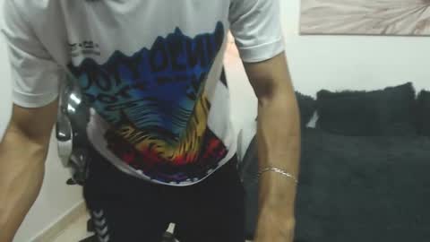 Snapshot of drakos_hairy chatting on February 8, 2025, 10:40 pm Drakos online show from February 8, 2025, 10:40 pm