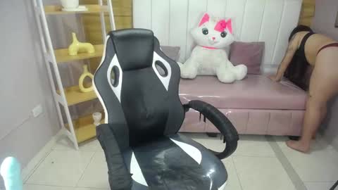 Draviana  online show from October 5, 2025, 3:05 am