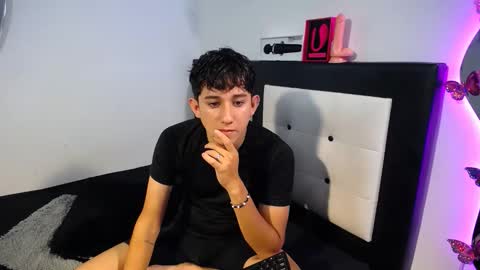 -- nicolle and jhon -- online show from October 5, 2025, 1:26 am