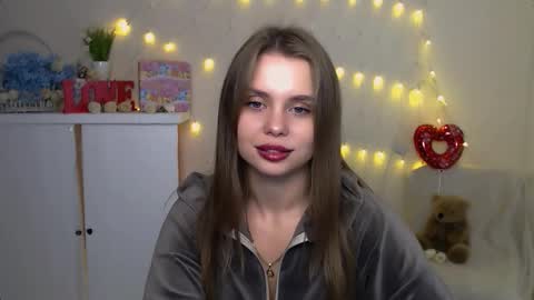 Mari online show from October 6, 2025, 7:39 am