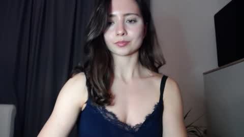 Nicole online show from December 14, 2025, 2:44 pm