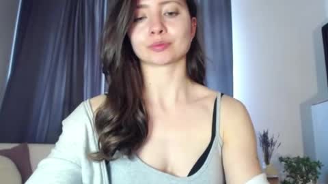 Nicole online show from April 21, 2026, 7:03 am