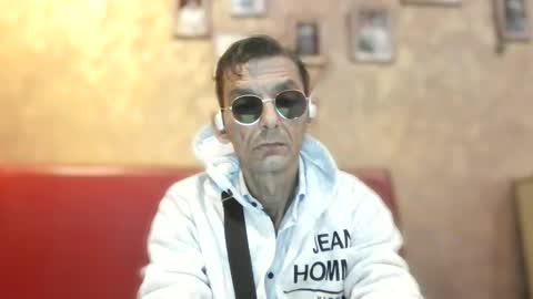 Dreambob online show from September 28, 2025, 8:03 pm