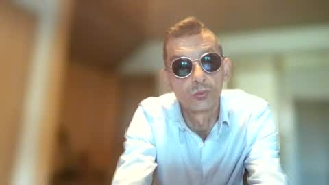 Snapshot of dreambob chatting on June 15, 2026, 5:04 pm Dreambob online show from June 15, 2026, 5:04 pm