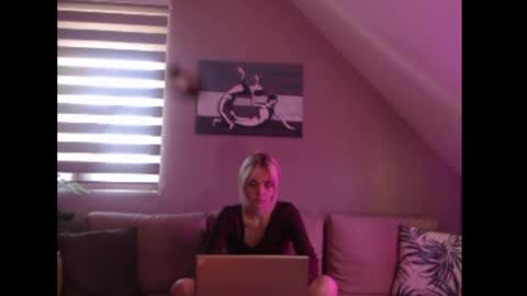 A girl online show from September 15, 2025, 7:30 am