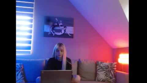 Snapshot of dreamcatcherfantasy chatting on September 29, 2025, 7:24 am A girl online show from September 29, 2025, 7:24 am