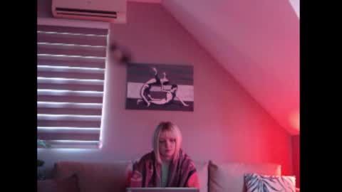 Snapshot of dreamcatcherfantasy chatting on October 27, 2025, 7:56 am A girl online show from October 27, 2025, 7:56 am