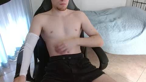 DreamBoy online show from October 1, 2025, 1:39 pm