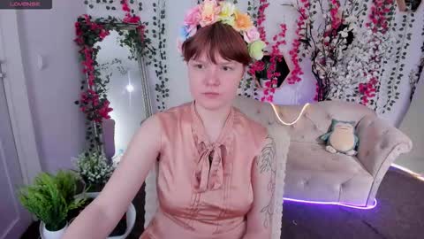 Luna online show from November 9, 2025, 8:40 pm