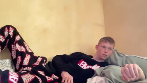 dreamy_devi1 online show from April 16, 2026, 2:29 pm