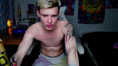 Snapshot of dreamyadam chatting on April 26, 2026, 3:42 pm Adam Dream online show from April 26, 2026, 3:42 pm