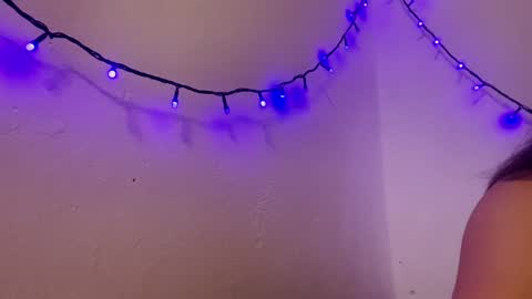 Mila online show from December 5, 2024, 7:27 am