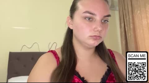 Mila online show from September 16, 2025, 2:29 pm