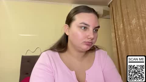 Mila online show from October 9, 2025, 3:43 pm