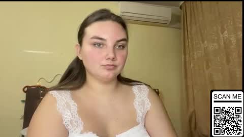 Mila online show from November 22, 2025, 5:01 pm