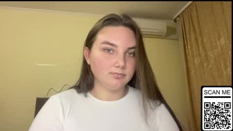 Mila online show from November 25, 2025, 3:34 pm