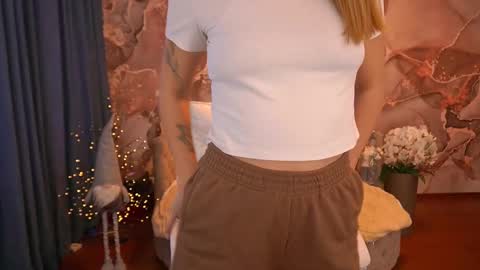 Lina online show from December 20, 2024, 8:06 am