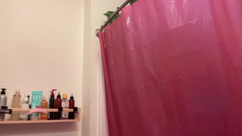 RIRI OR DREAMY online show from December 18, 2024, 4:28 pm