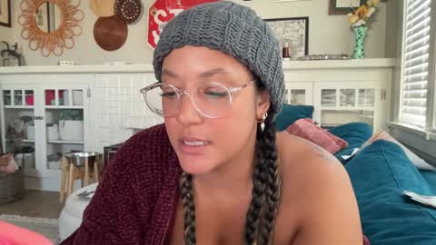 RIRI OR DREAMY online show from January 11, 2025, 8:54 pm