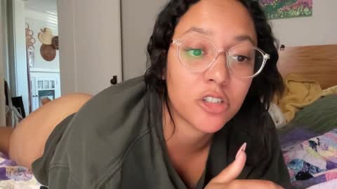 RIRI OR DREAMY online show from February 5, 2025, 8:14 pm