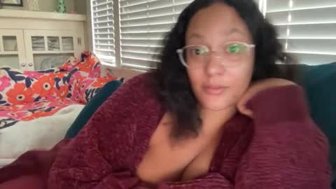 RIRI OR DREAMY online show from October 18, 2025, 2:51 pm