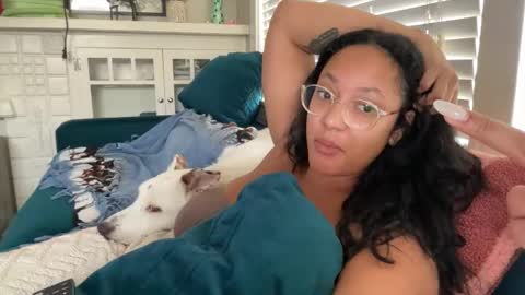 RIRI OR DREAMY online show from November 11, 2025, 4:18 pm