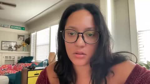 RIRI OR DREAMY online show from November 18, 2025, 4:11 pm