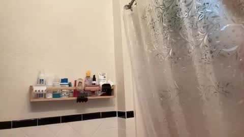 RIRI OR DREAMY online show from March 17, 2026, 6:22 pm