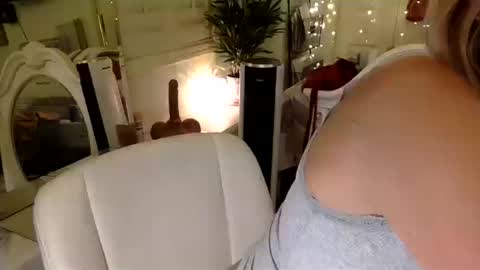 Snapshot of dripping_like_jane chatting on October 14, 2025, 8:37 am Bluejay0713 online show from October 14, 2025, 8:37 am