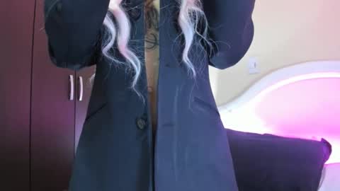 drippyorlove online show from February 7, 2025, 10:20 pm