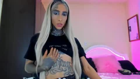 drippyorlove online show from February 18, 2025, 11:41 pm