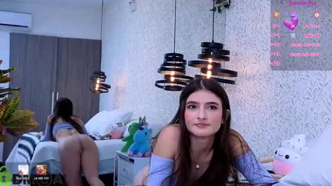dulce_isabel_ online show from May 12, 2026, 3:58 am