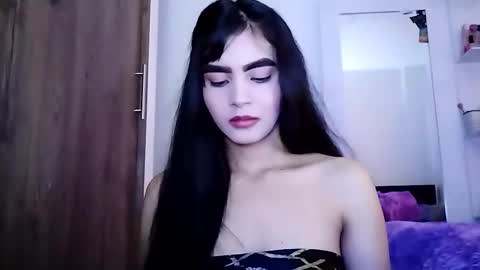 Snapshot of dulce_lucero chatting on December 17, 2024, 6:09 pm dulce_lucero online show from December 17, 2024, 6:09 pm