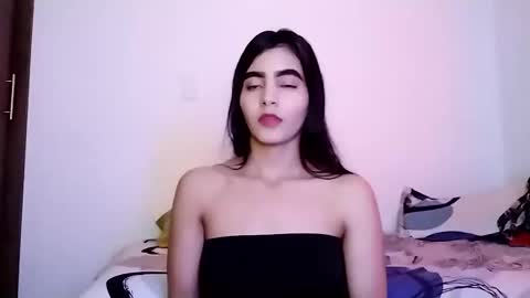 Snapshot of dulce_lucero chatting on February 25, 2025, 9:35 pm dulce_lucero online show from February 25, 2025, 9:35 pm