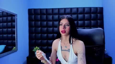 dulce_miiaa online show from March 11, 2026, 5:52 pm