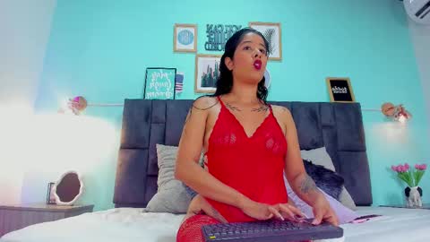 DULCE AURORA online show from February 25, 2025, 2:47 am