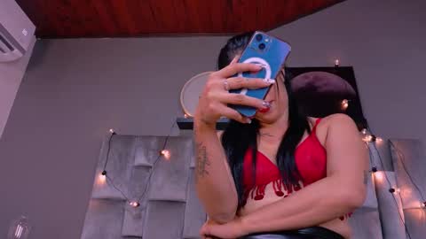 DULCE AURORA online show from October 23, 2025, 3:06 am